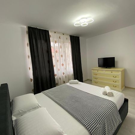 Sorinaapartament Търгу Нямц Екстериор снимка