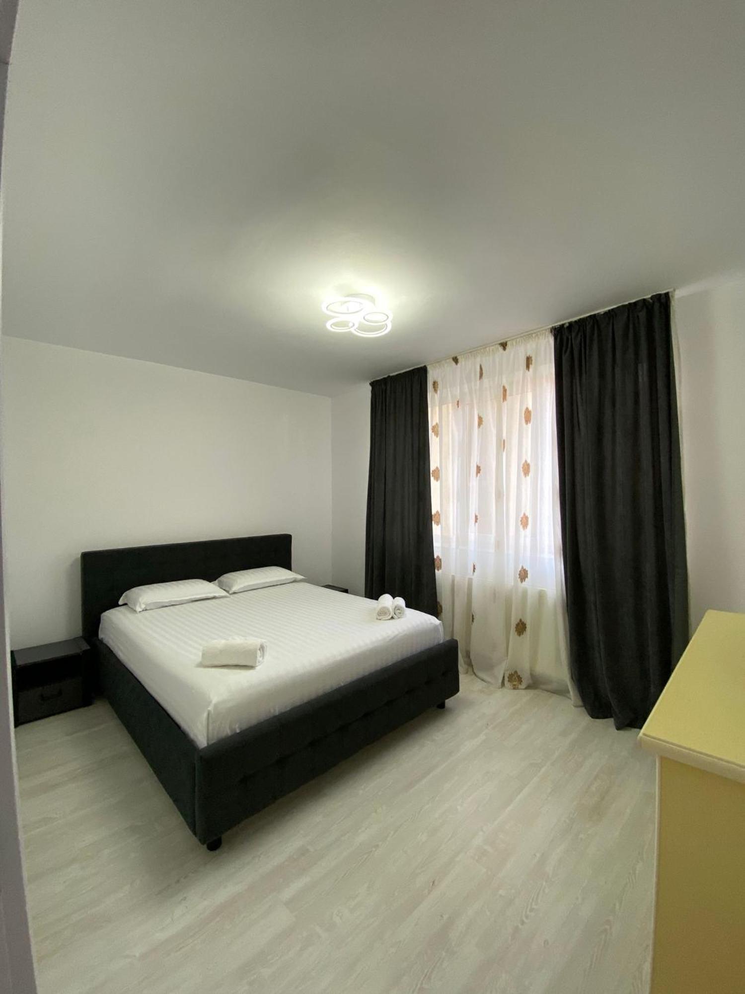 Sorinaapartament Търгу Нямц Екстериор снимка