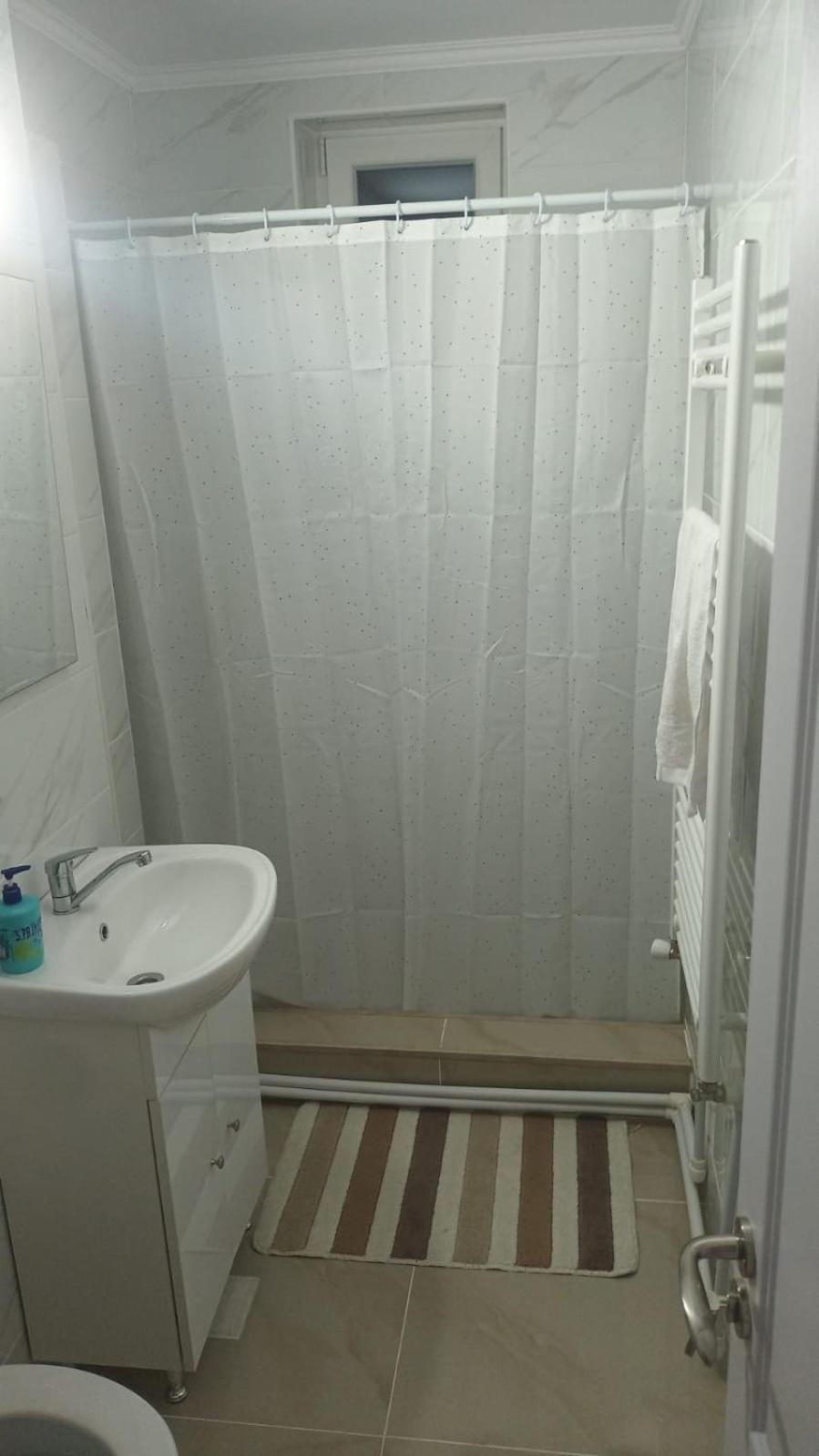 Sorinaapartament Търгу Нямц Екстериор снимка