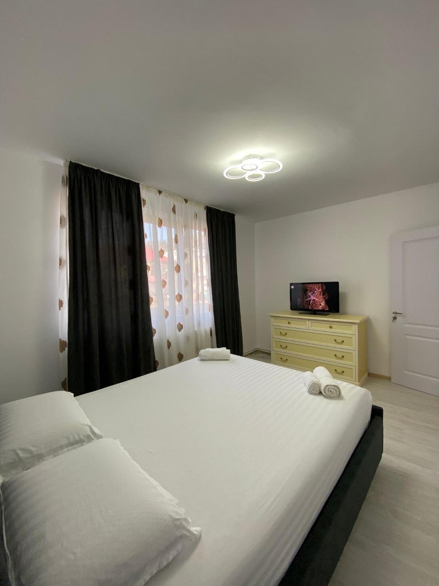 Sorinaapartament Търгу Нямц Екстериор снимка