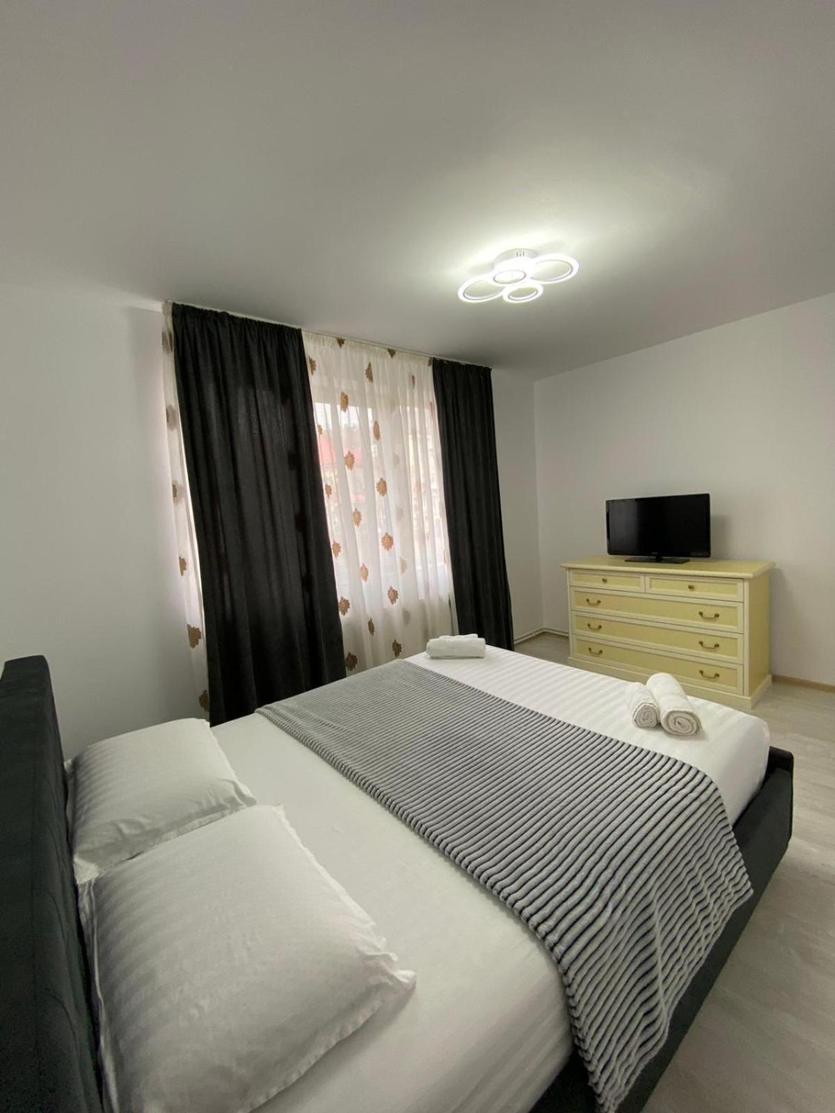 Sorinaapartament Търгу Нямц Екстериор снимка